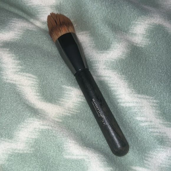 It cosmetics heavenly luxe complexion master brush - Picture 3 of 5